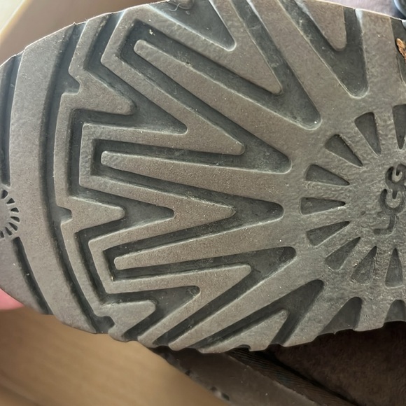 UGG Bailey button triplet boots in excellent used condition size 7 with box - Picture 16 of 17